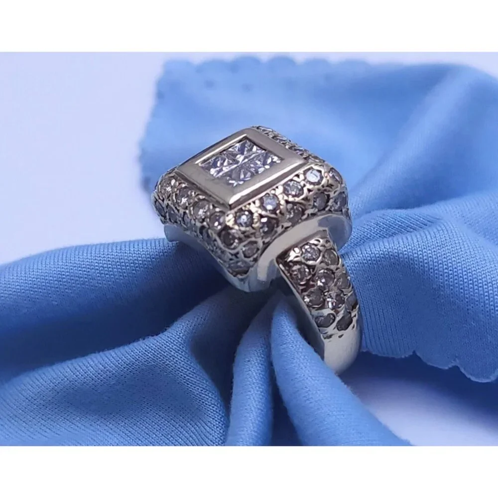 Beautiful 14K Karat Solid White Gold Designer Diamond Statement Ring - Size 7